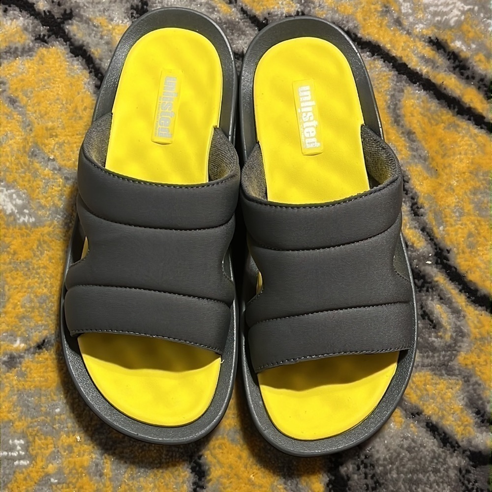 UNLISTED Kenneth Cole Men's Quinn Quilted Slide Sandals 10M brand New  WOT